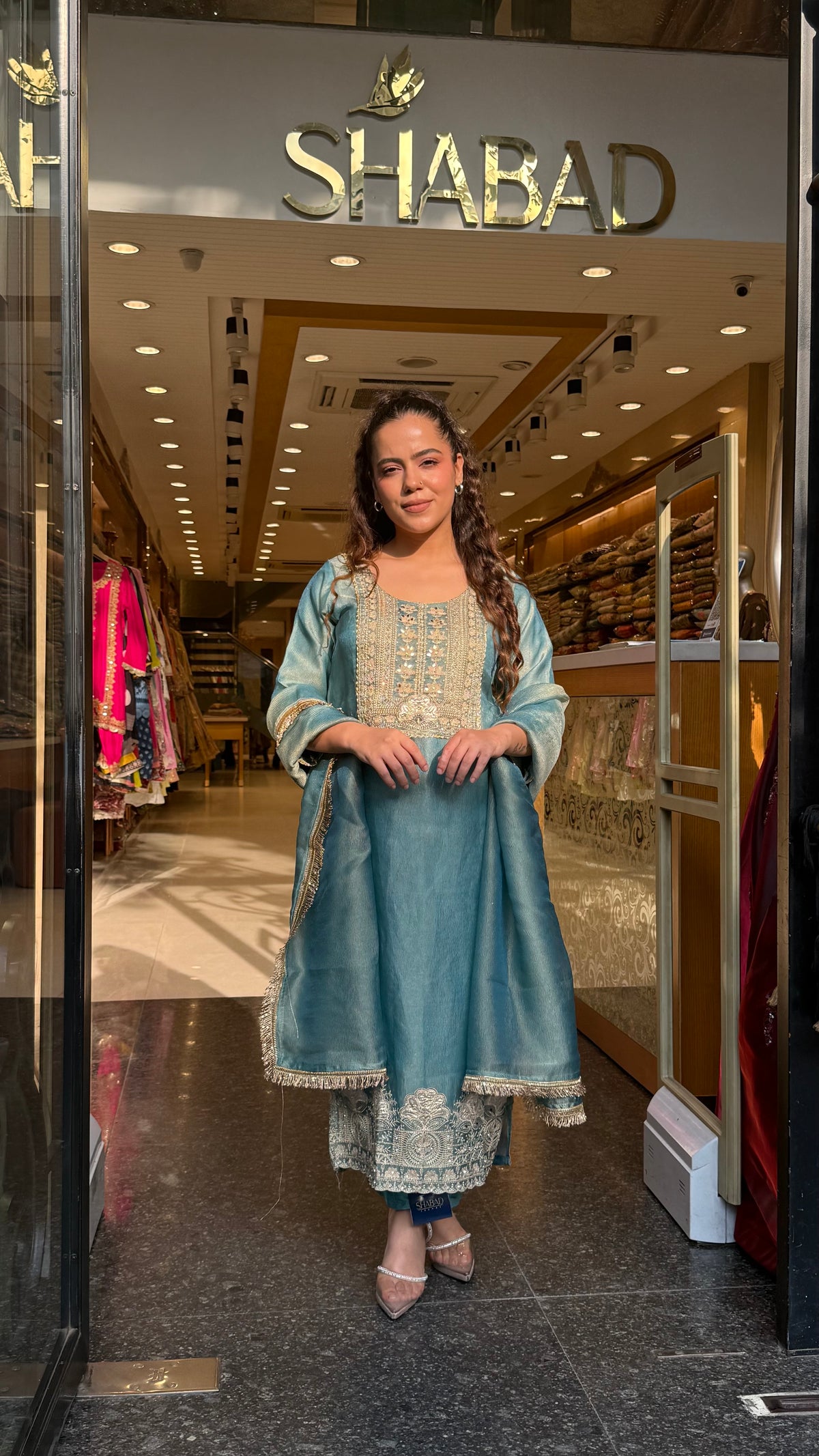 Budget-Friendly Shimmer Tissue Embroidered Suit Set with Thread & Jarkan Work