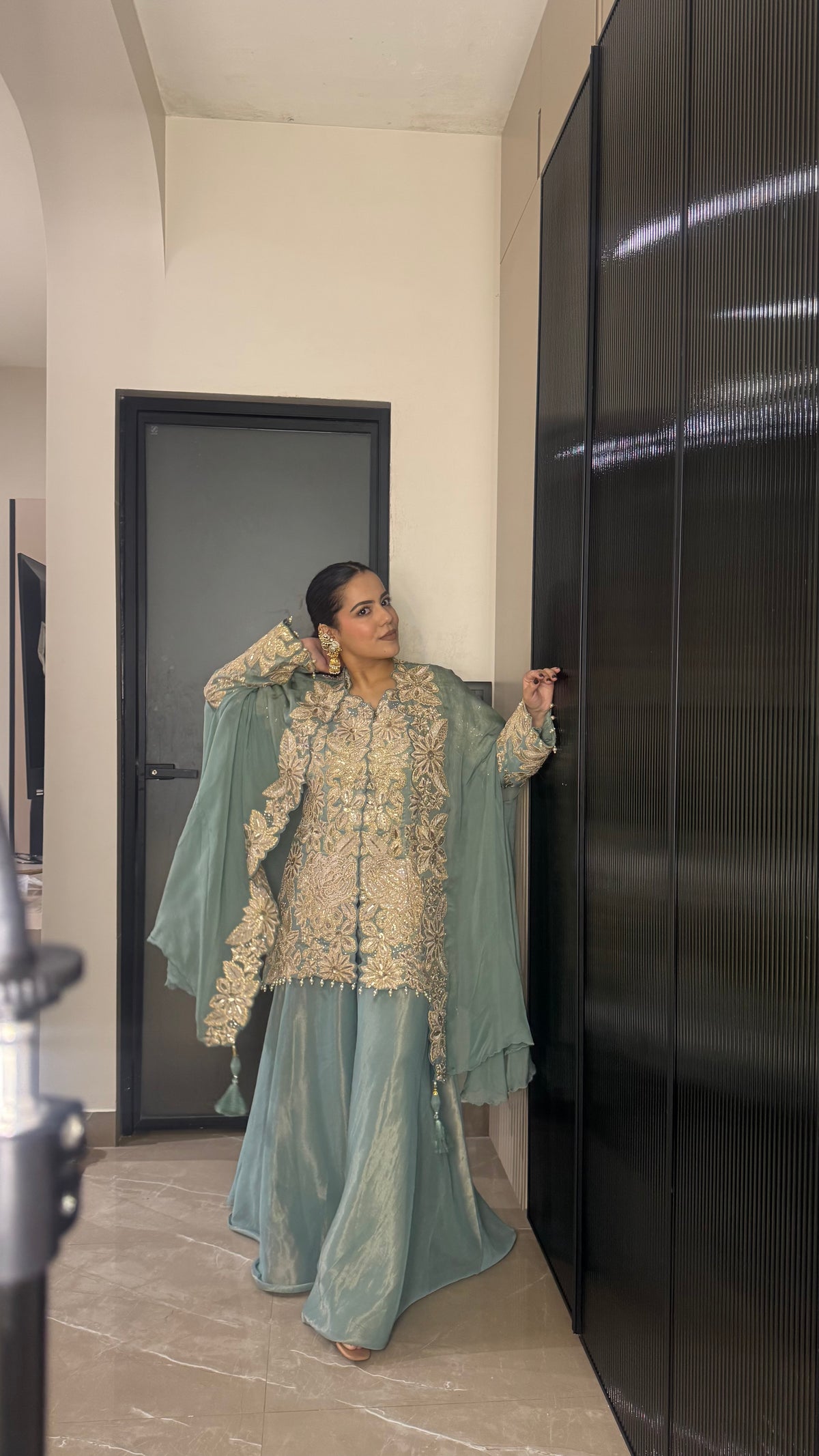 Indo-Western Sequence work with thread embroidery pearls tassels cape style 3 pcs set Ensemble |