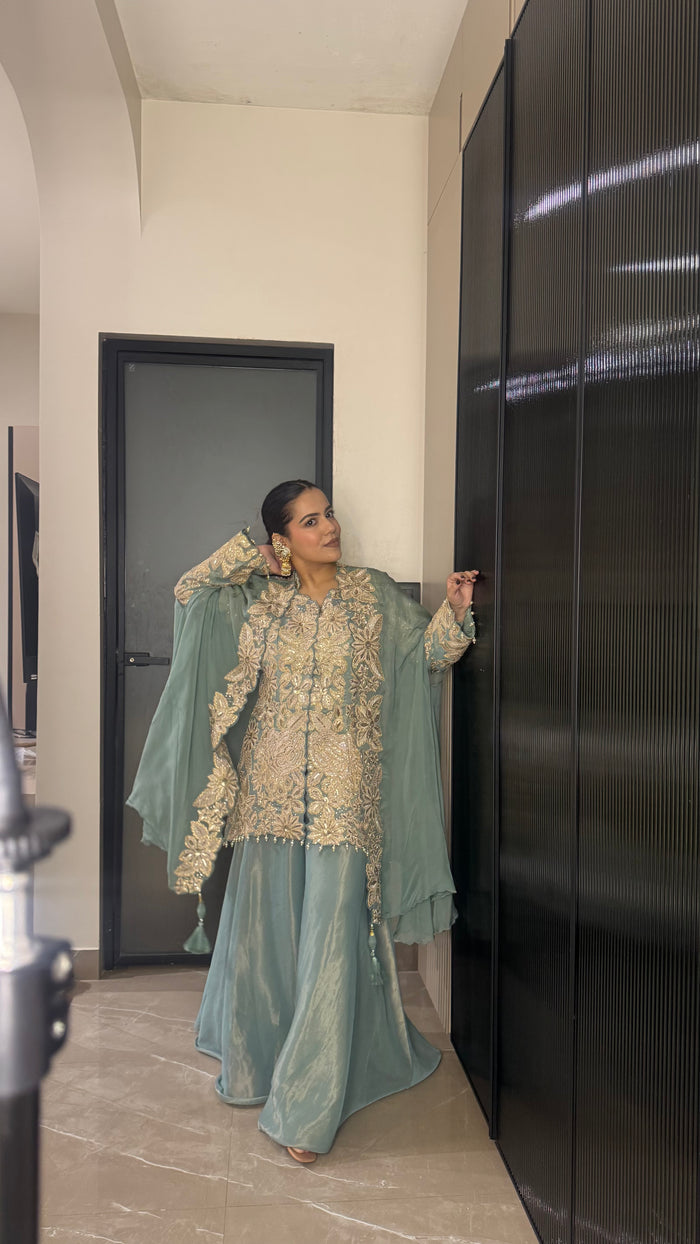 Indo-Western Sequence work with thread embroidery pearls tassels cape style 3 pcs set Ensemble |