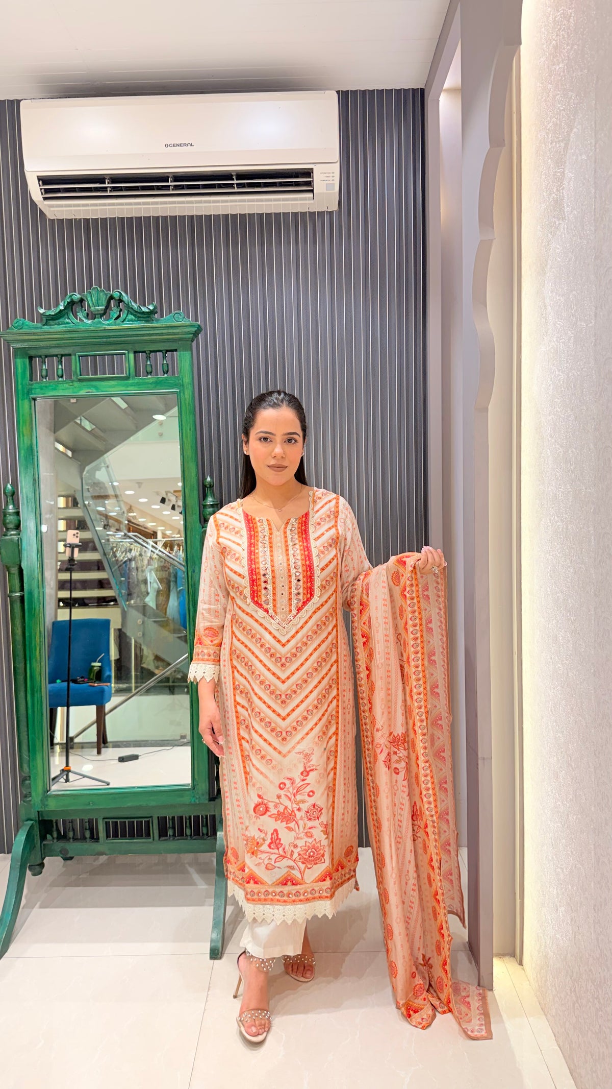 Printed muslin Suit Set with mirror highlighting neckline