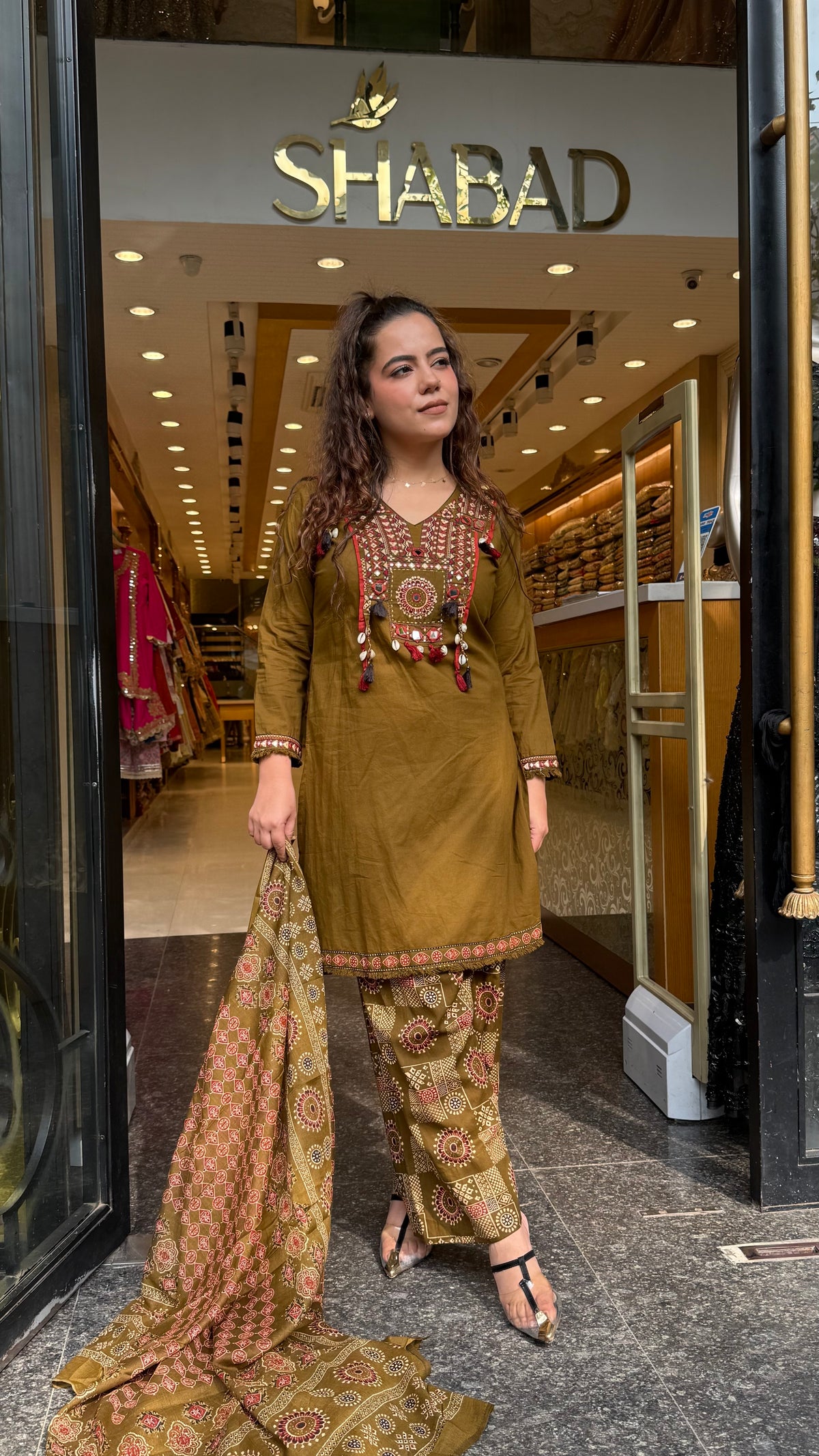Budget-Friendly Akrakh Print Suit Set with Farshi Bottom