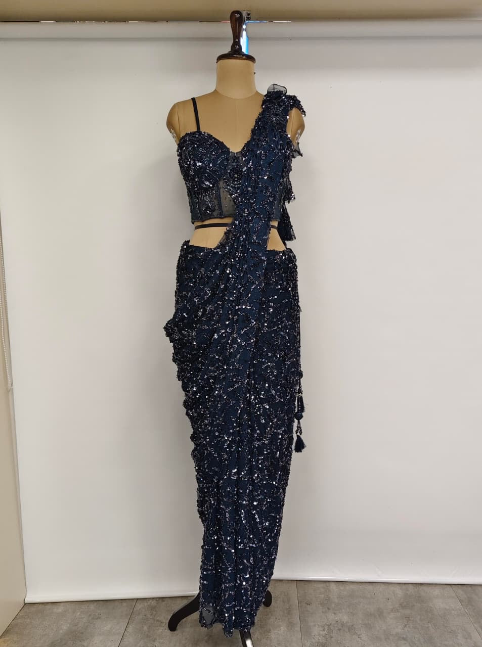 Elegant Crepe Drape Saree with Handwork Blouse – Designer Drape Collection