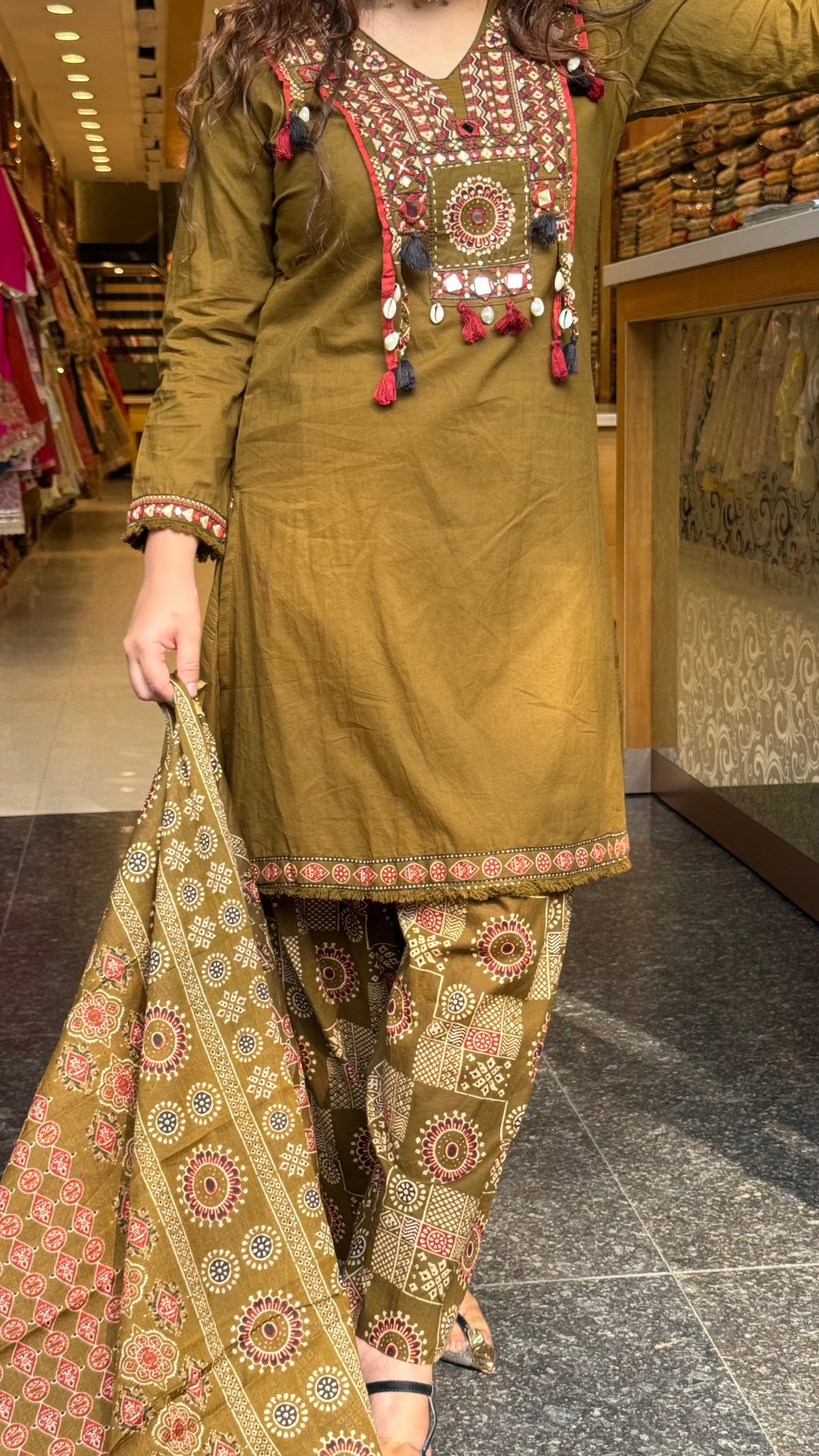 Budget-Friendly Akrakh Print Suit Set with Farshi Bottom