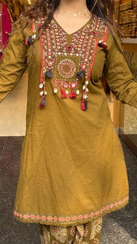 Budget-Friendly Akrakh Print Suit Set with Farshi Bottom