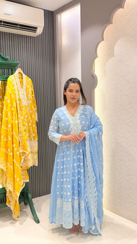 Mul Cotton Suit with Thread Embroidery