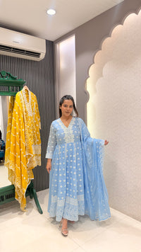 Mul Cotton Suit with Thread Embroidery