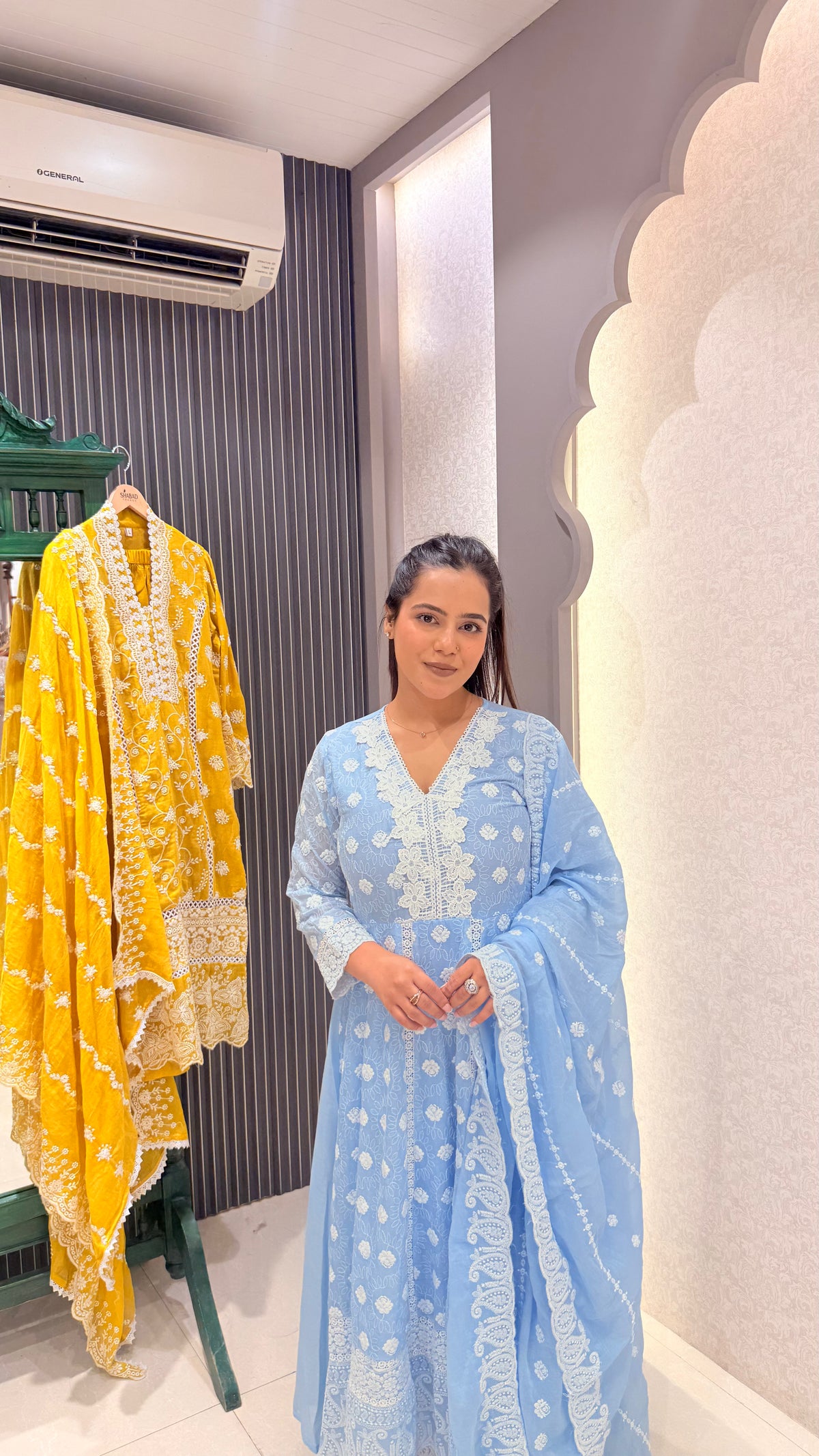 Mul Cotton Suit with Thread Embroidery