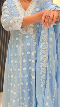 Mul Cotton Suit with Thread Embroidery