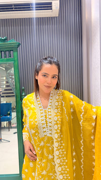 Mul Cotton Suit with Thread Embroidery