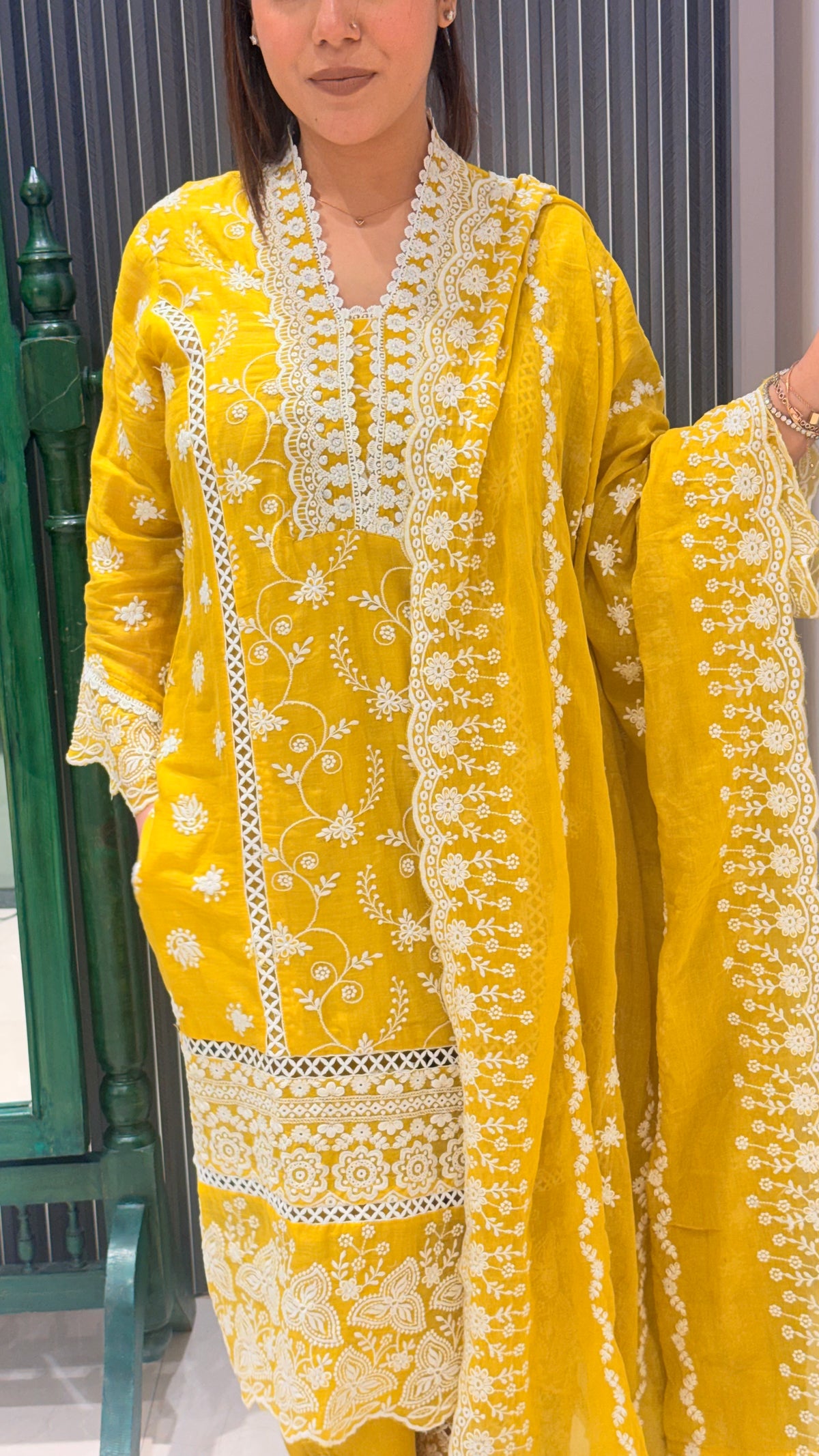 Mul Cotton Suit with Thread Embroidery