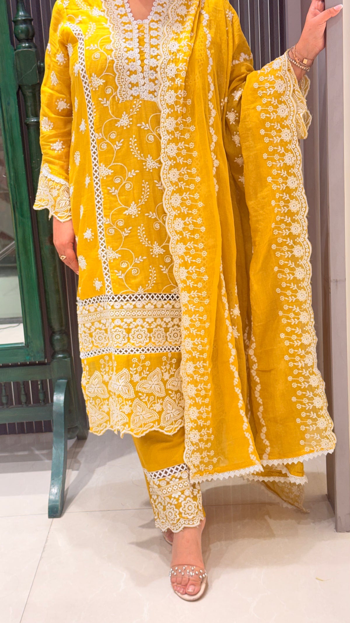 Mul Cotton Suit with Thread Embroidery