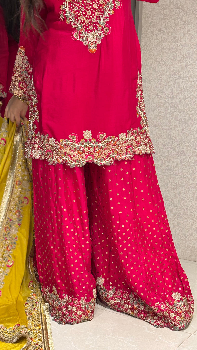 Elegant Sequin & Pearl Detail Suit – Up to Size 46