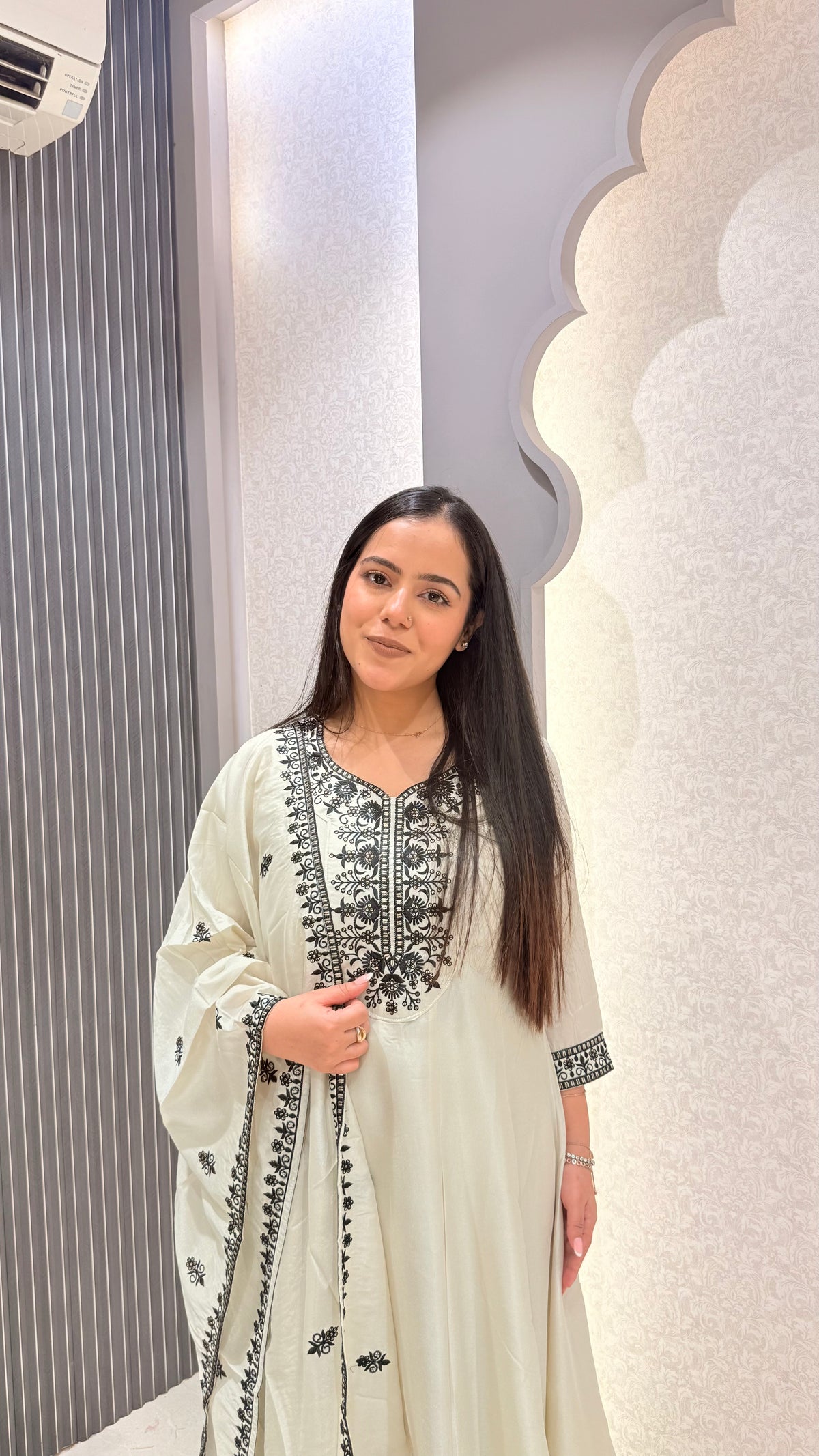 Cotton Shimmer Suit with Thread Embroidery