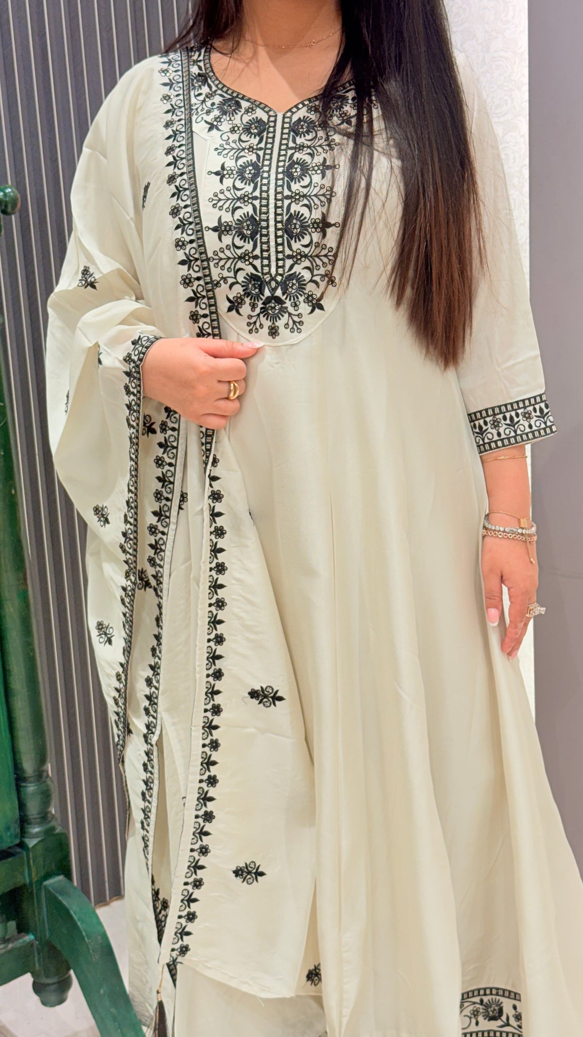 Cotton Shimmer Suit with Thread Embroidery