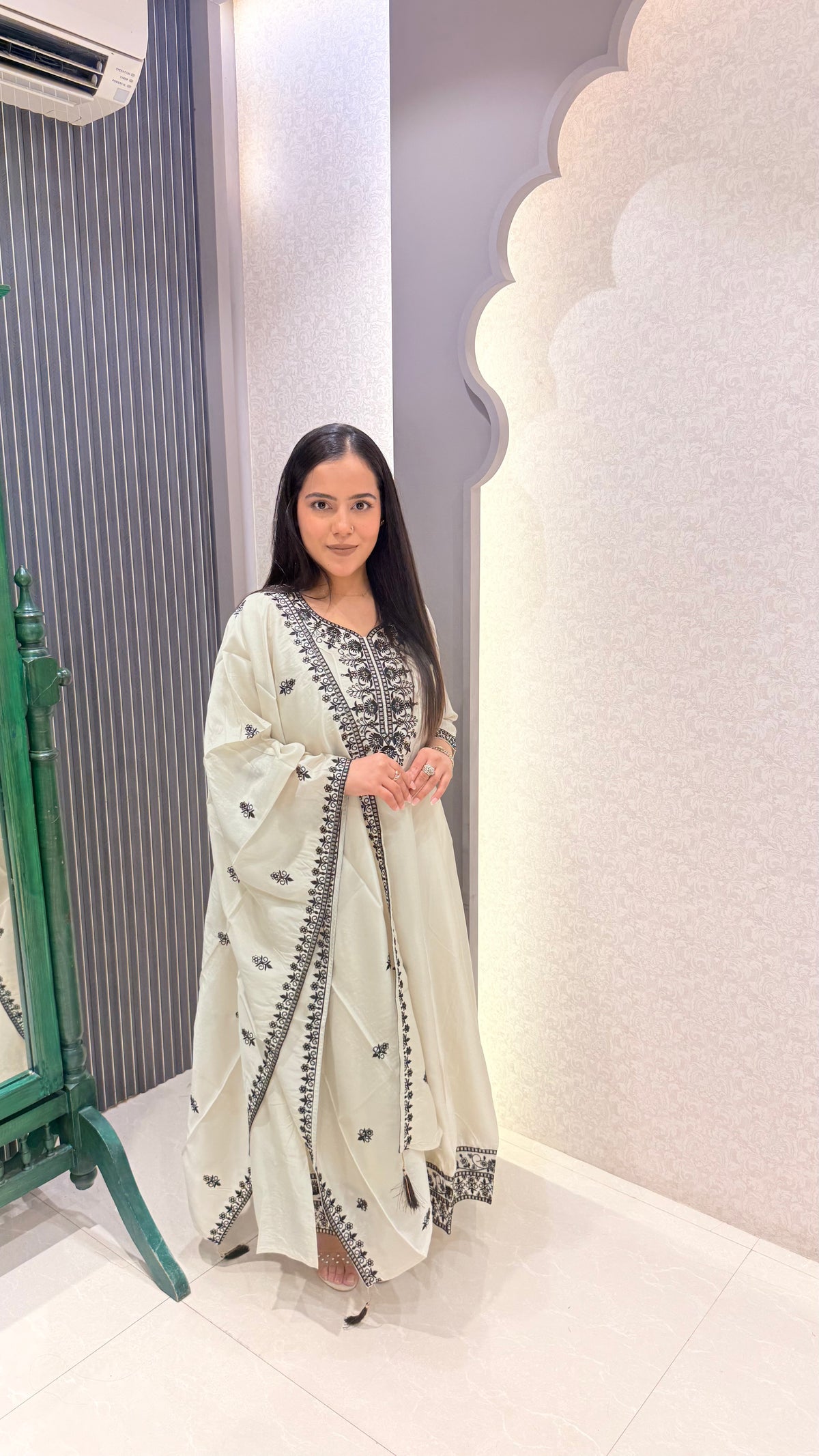 Cotton Shimmer Suit with Thread Embroidery