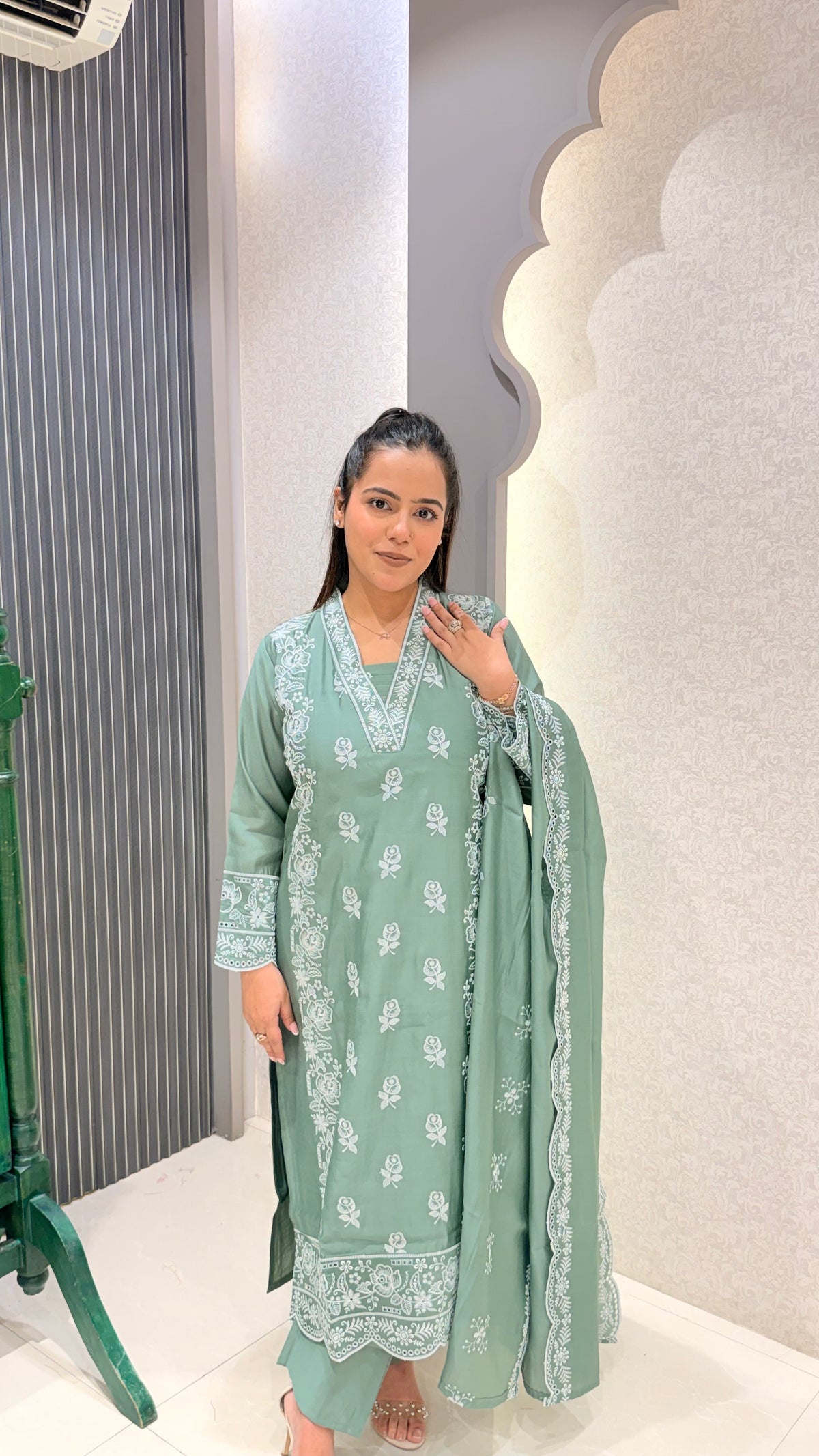 Muslin Suit with Thread Embroidery