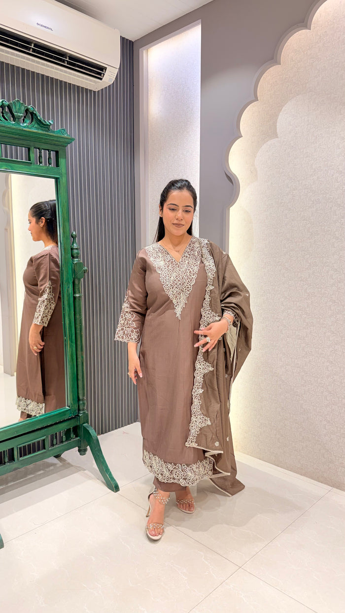 Muslin Suit with Thread Embroidery