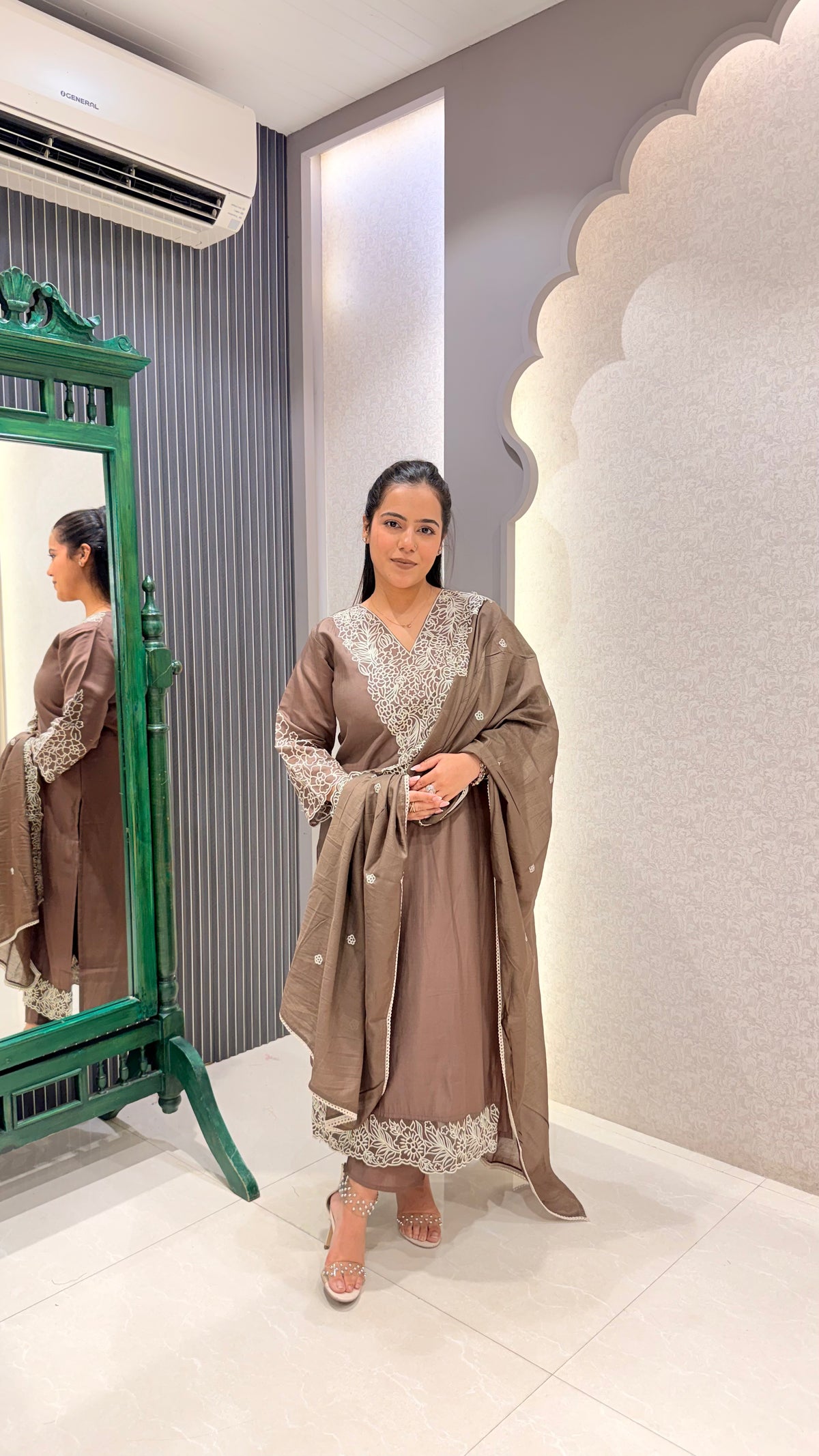 Muslin Suit with Thread Embroidery