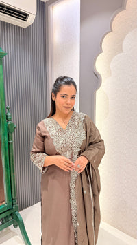 Muslin Suit with Thread Embroidery