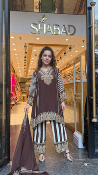 Budget-Friendly Digital Print Crepe Suit Set with Leather & Mirror Work