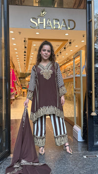 Budget-Friendly Digital Print Crepe Suit Set with Leather & Mirror Work