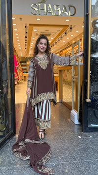 Budget-Friendly Digital Print Crepe Suit Set with Leather & Mirror Work