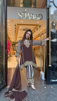 Budget-Friendly Digital Print Crepe Suit Set with Leather & Mirror Work
