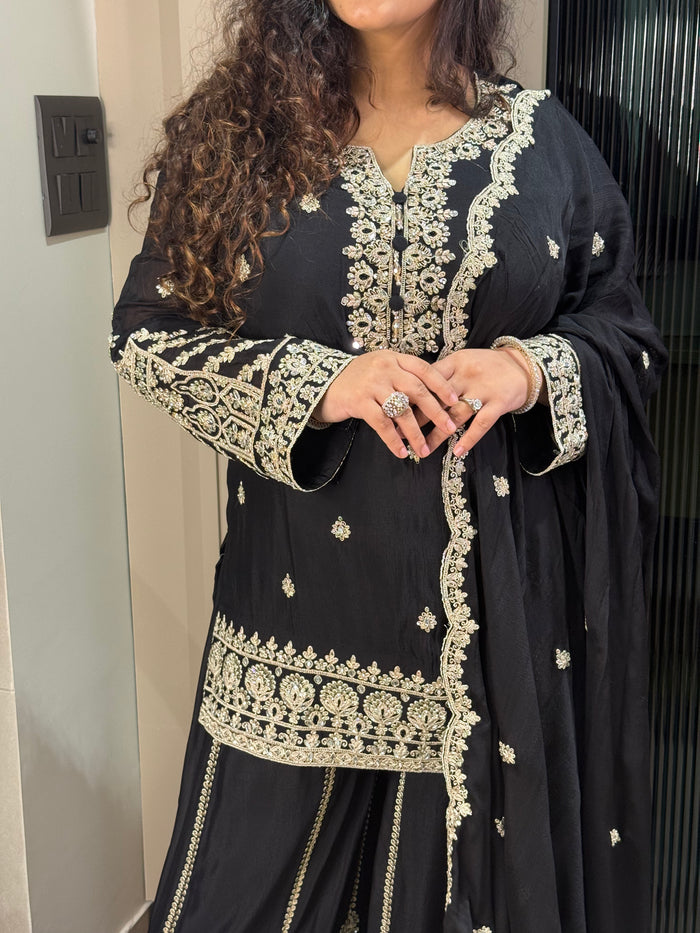Dori Work Suit with Hand Detailing – Sizes Up to 46 (Copy)