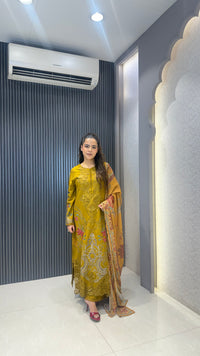 Women’s Long Pakistani Suit Set | Elegant Ethnic Wear for Festive Look