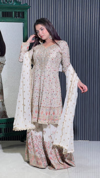 Elegant Georgette Suit with Intricate Zari Embroidery
