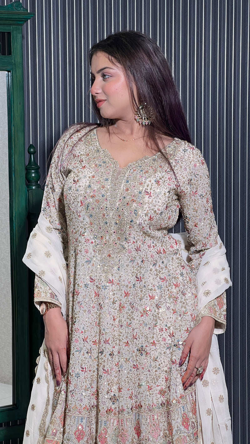 Elegant Georgette Suit with Intricate Zari Embroidery