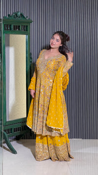 Elegant Georgette Suit with Intricate Zari Embroidery