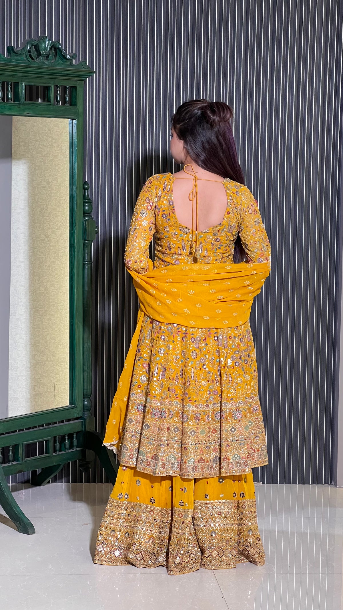 Elegant Georgette Suit with Intricate Zari Embroidery
