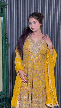 Elegant Georgette Suit with Intricate Zari Embroidery