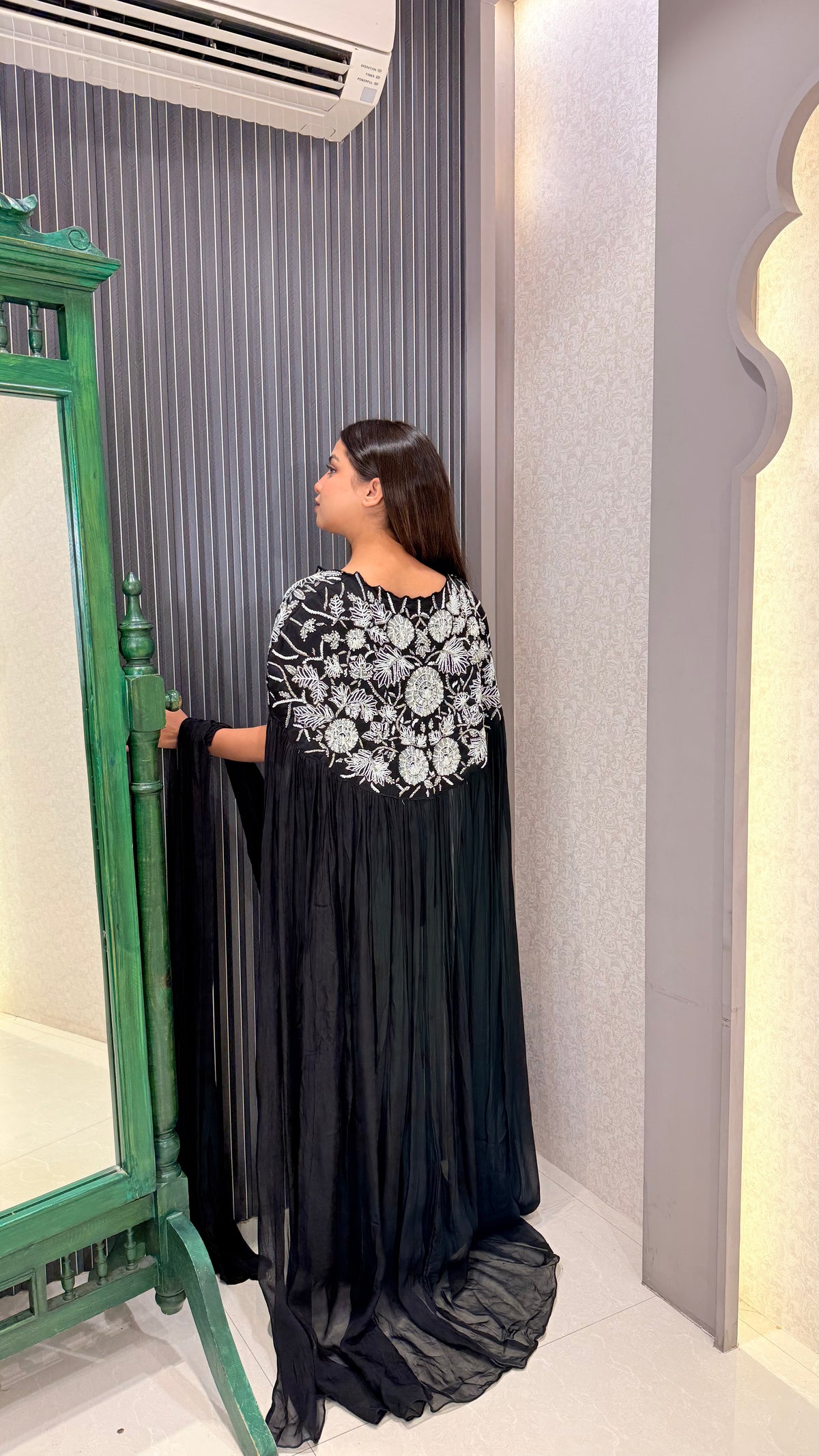 Cape Pattern Saree with Handwork Blouse – Designer Saree Set