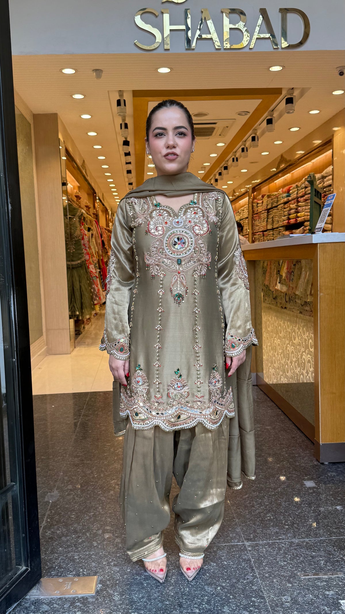 Elegant Shimmer Silk Suit Set with Kundan Pearl Jewellery Work – Up to Size 46