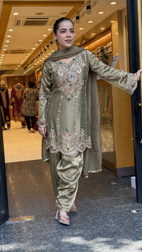 Elegant Shimmer Silk Suit Set with Kundan Pearl Jewellery Work – Up to Size 46