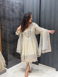 Elegant Cotton Suit with Handcrafted Neckline and Zari Cutwork