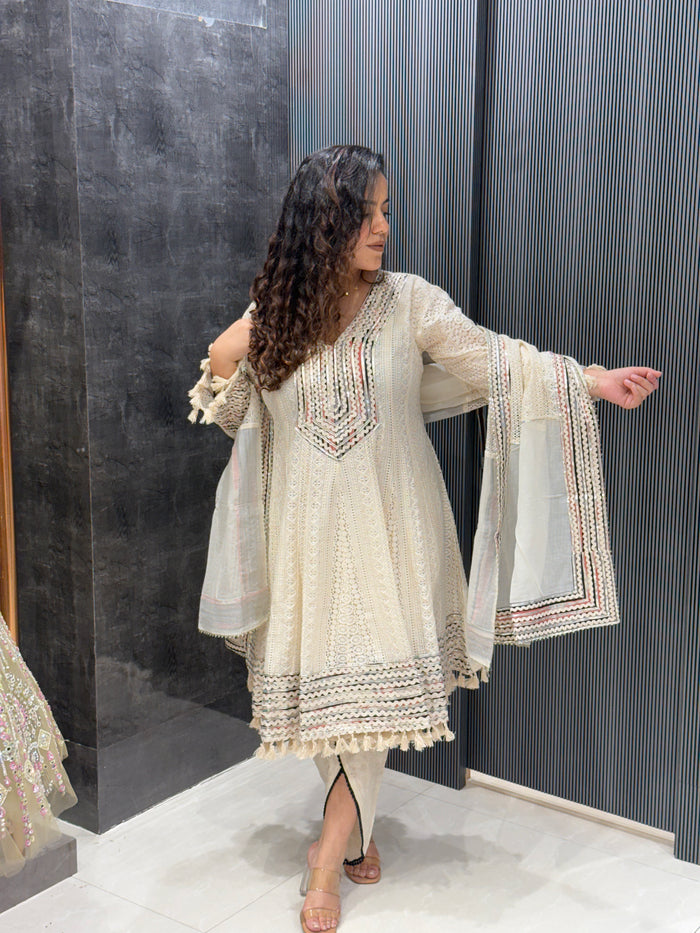 Elegant Cotton Suit with Handcrafted Neckline and Zari Cutwork
