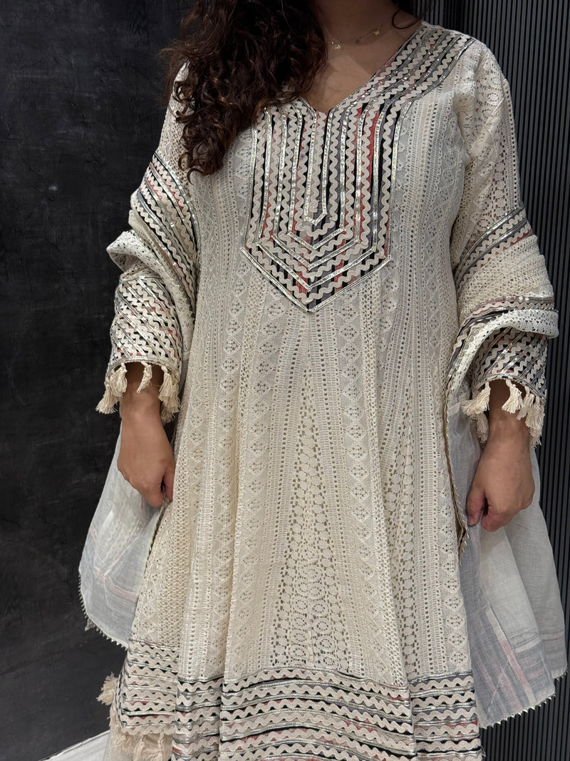 Elegant Cotton Suit with Handcrafted Neckline and Zari Cutwork