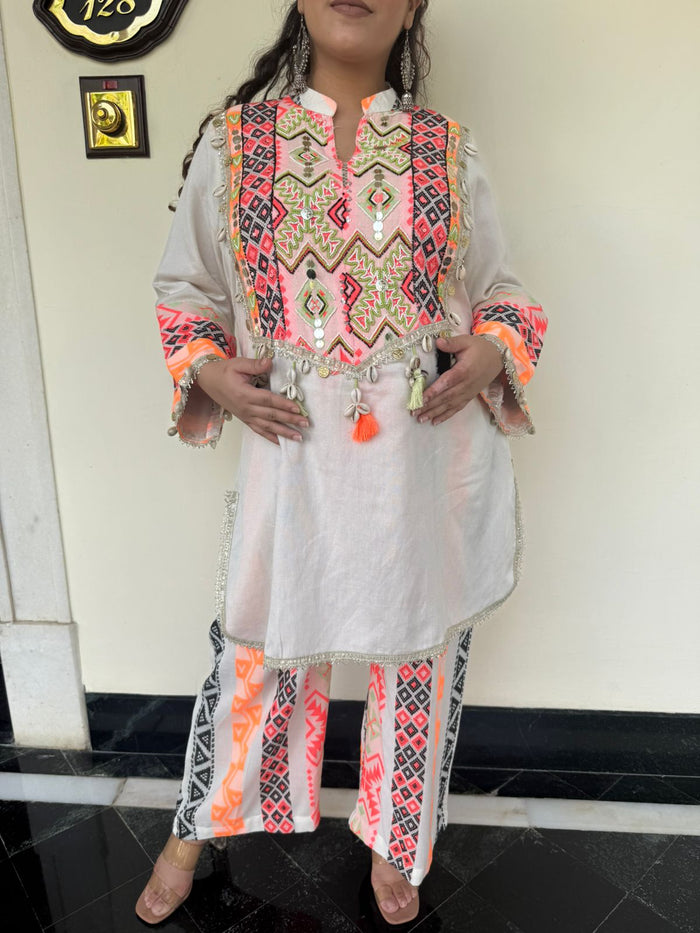 Linen Handwork Coord Set with Thread Embroidery & Neon Lining