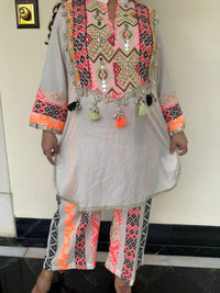 Linen Handwork Coord Set with Thread Embroidery & Neon Lining